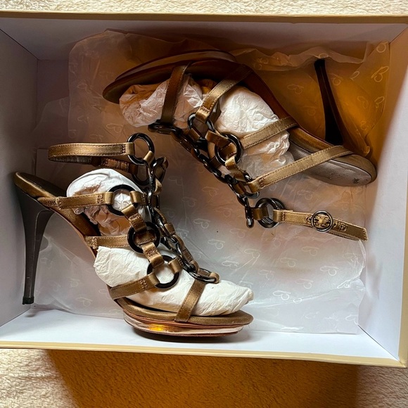 Bourne designer sandal - Picture 3 of 6